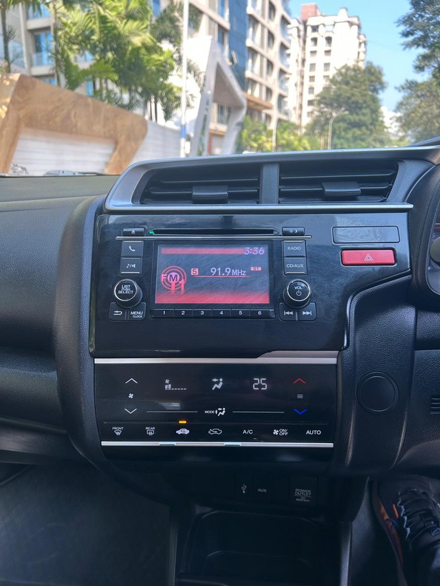 Second-hand 2016 Honda Jazz 1.5 V i DTEC for sale in Surat-9