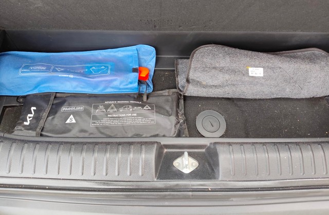 Kia Carens Luxury Plus iMT BSVI Second-hand 2023 Kia Carens Luxury Plus iMT BSVI for sale in Kolkata-28