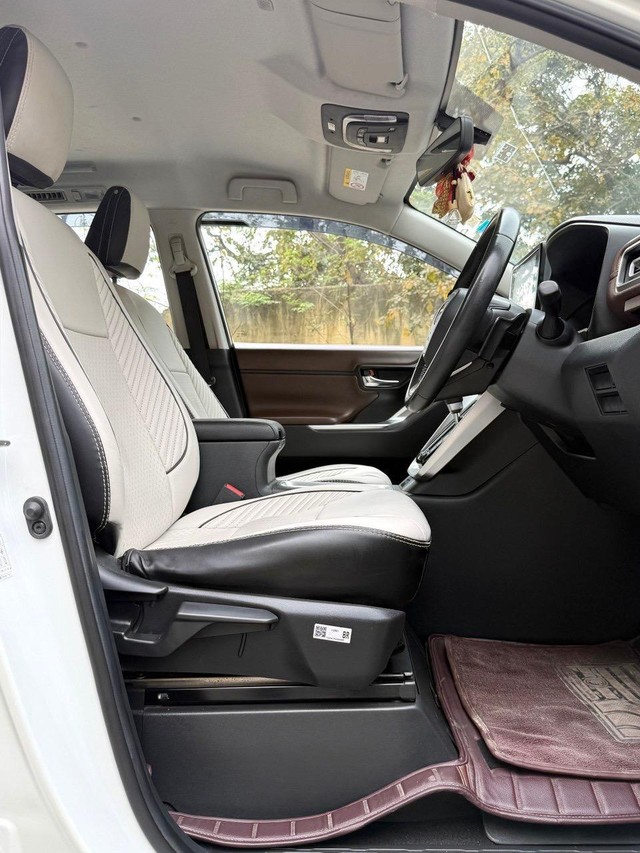 Second-hand 2024 Toyota Innova Hycross VX 7STR Hybrid for sale in New Delhi-11