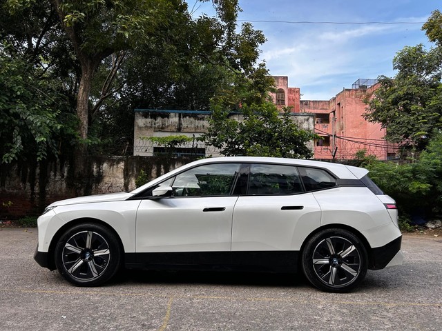 Second-hand 2024 BMW iX xDrive40 for sale in New Delhi-2