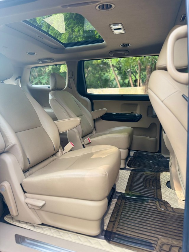 Second-hand 2022 Kia Carnival Prestige for sale in New Delhi-12