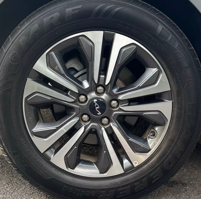 Second-hand 2022 Kia Carnival Prestige for sale in New Delhi-5