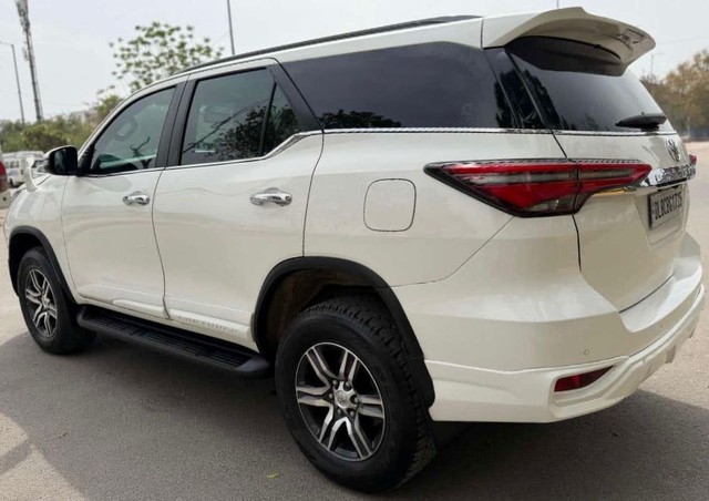 Second-hand 2023 Toyota Fortuner 4X2 Diesel AT for sale in New Delhi-3