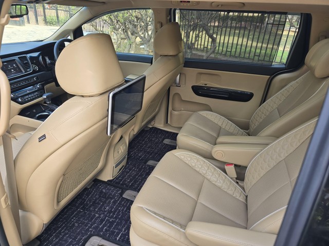 Second-hand 2022 Kia Carnival Limousine for sale in New Delhi-13
