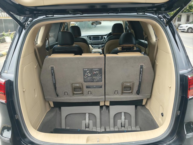 Kia Carnival Prestige Second-hand 2020 Kia Carnival Prestige for sale in New Delhi-17