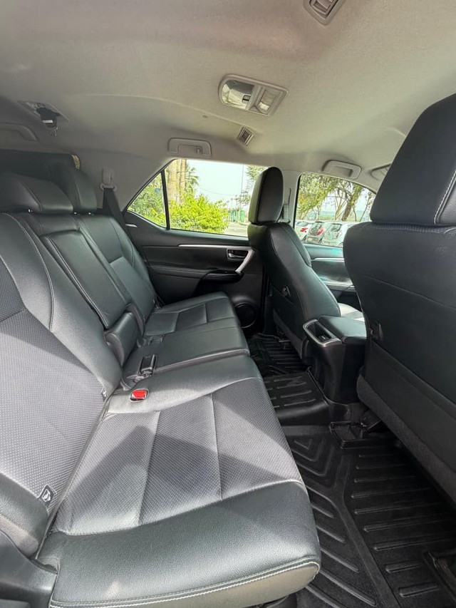 Second-hand 2023 Toyota Fortuner 4X2 Diesel AT for sale in New Delhi-7