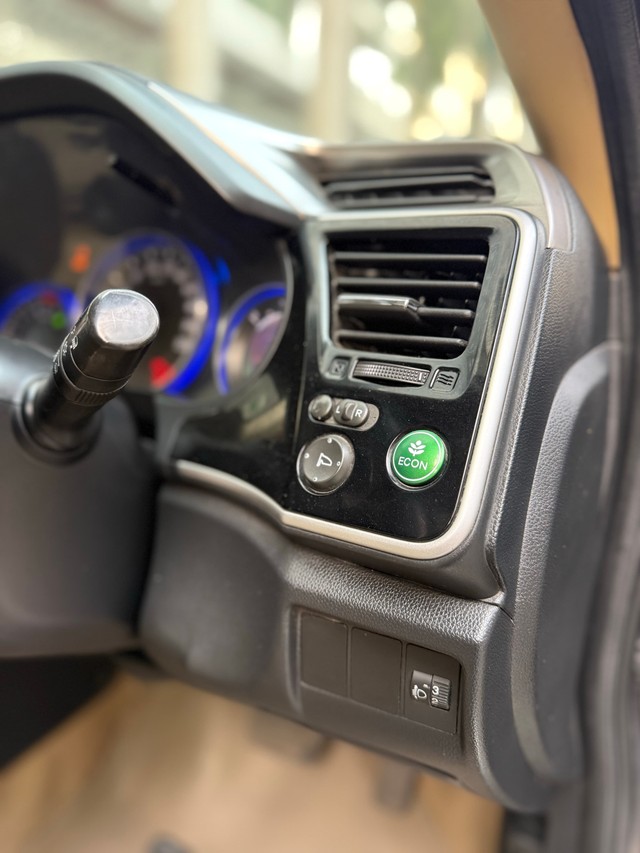 Second-hand 2014 Honda City i VTEC CVT VX for sale in Surat-11