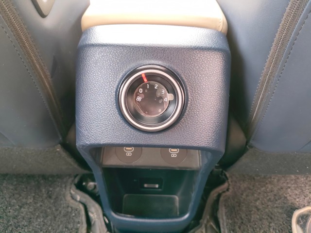 Kia Carens Luxury Plus iMT BSVI Second-hand 2023 Kia Carens Luxury Plus iMT BSVI for sale in Kolkata-20