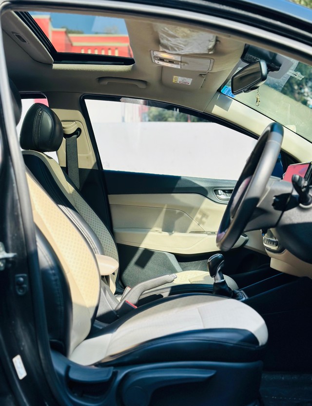 Second-hand 2022 Hyundai Verna SX for sale in New Delhi-9