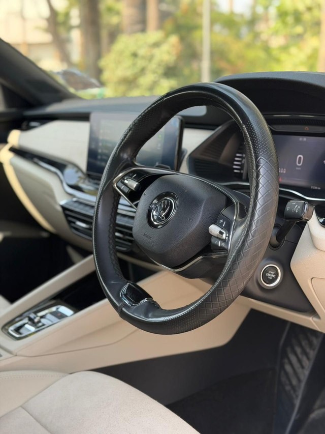 Second-hand 2022 Skoda Octavia Style for sale in New Delhi-4