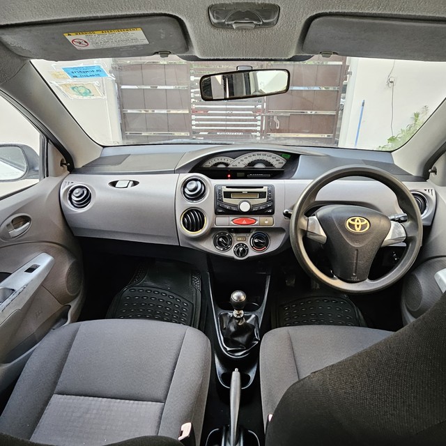 Second-hand 2011 Toyota Etios V for sale in Gurgaon-10