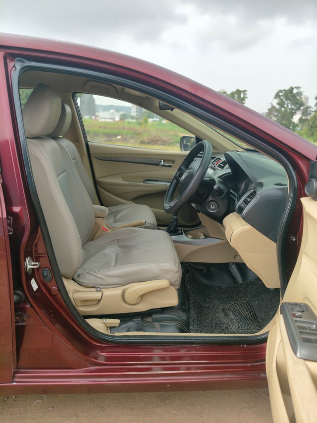 Second-hand 2013 Honda City V MT for sale in Pune-9