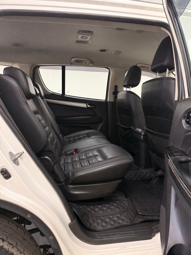 Second-hand 2019 Isuzu MU-X 2WD for sale in Pune-14