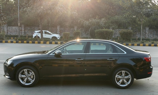 Second-hand 2017 Audi A4 35 TDI Technology for sale in New Delhi-3