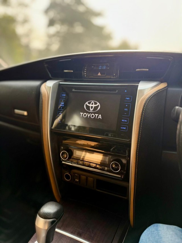 Second-hand 2019 Toyota Fortuner 2.8 2WD AT BSIV for sale in New Delhi-16