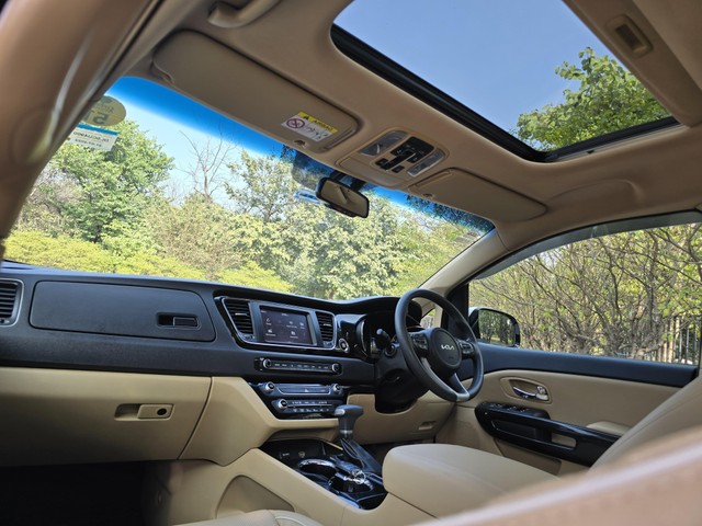 Second-hand 2022 Kia Carnival Limousine for sale in New Delhi-12