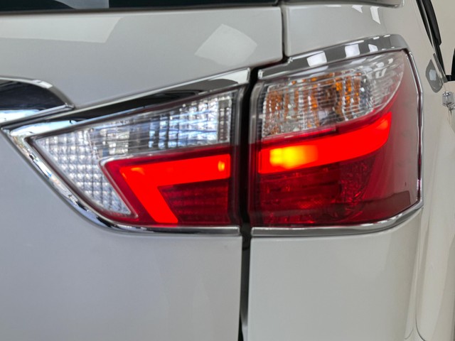 Second-hand 2019 Isuzu MU-X 2WD for sale in Pune-10