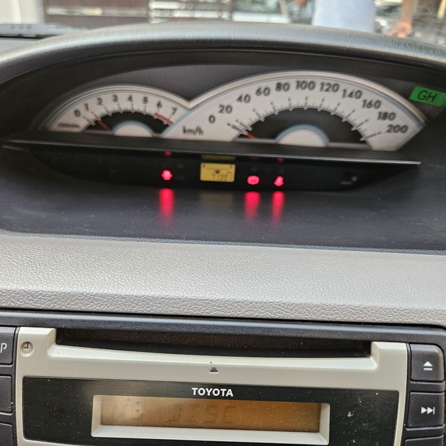 Second-hand 2011 Toyota Etios V for sale in Gurgaon-11