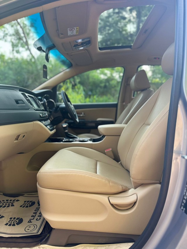 Second-hand 2022 Kia Carnival Prestige for sale in New Delhi-10