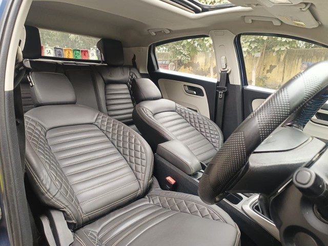 Second-hand 2023 Tata Altroz XZ Plus S CNG for sale in New Delhi-14