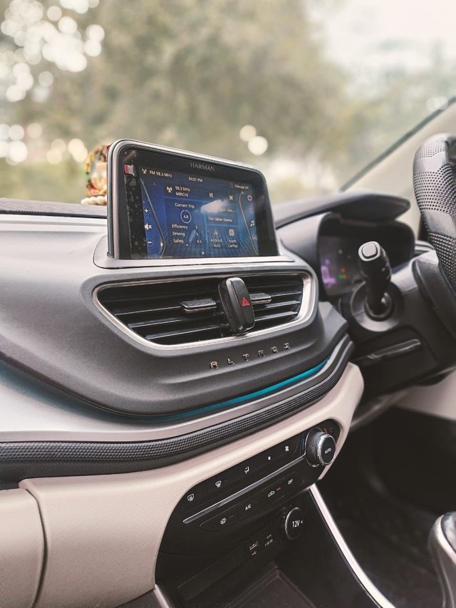 Second-hand 2023 Tata Altroz XZ Plus S CNG for sale in New Delhi-17