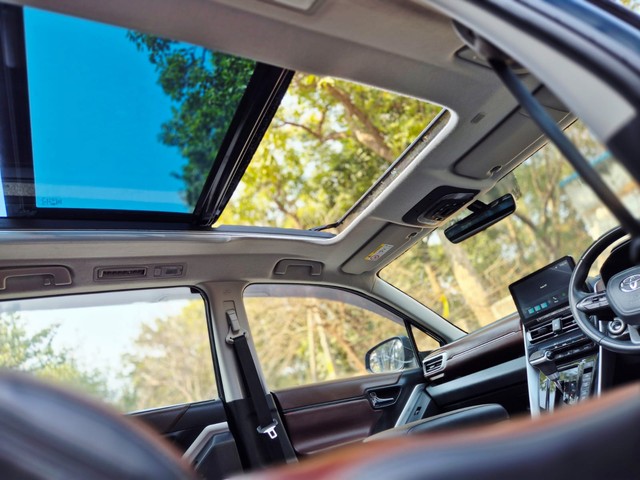 Second-hand 2024 Toyota Innova Hycross VX(O) 7STR Hybrid for sale in New Delhi-8