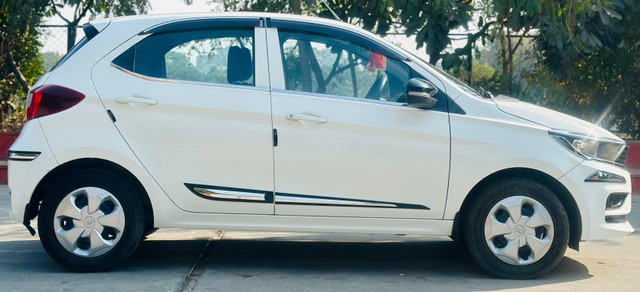 Second-hand 2023 Tata Tiago XT Option for sale in New Delhi-1