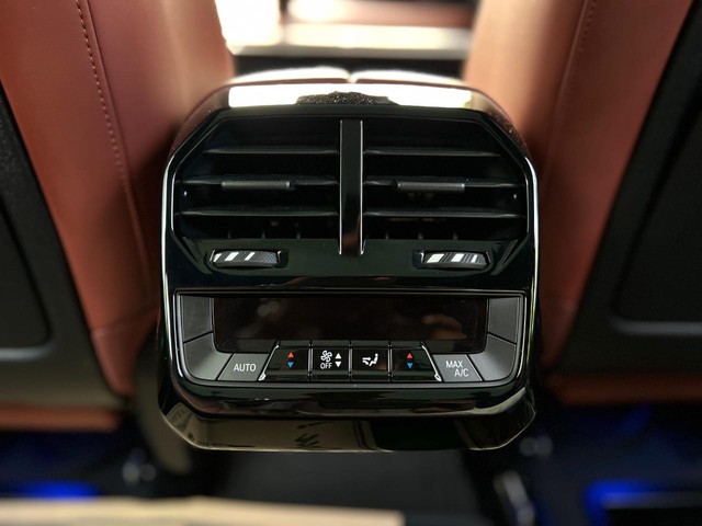 Second-hand 2024 BMW iX xDrive40 for sale in New Delhi-29