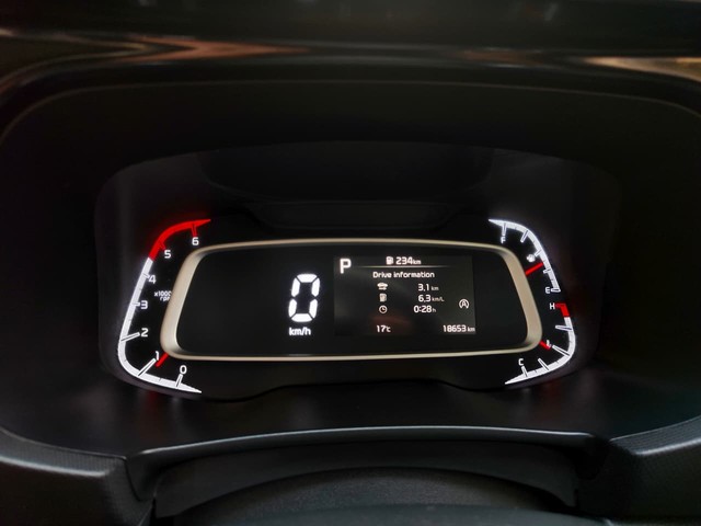 Second-hand 2024 Kia Sonet HTX Diesel AT for sale in New Delhi-11