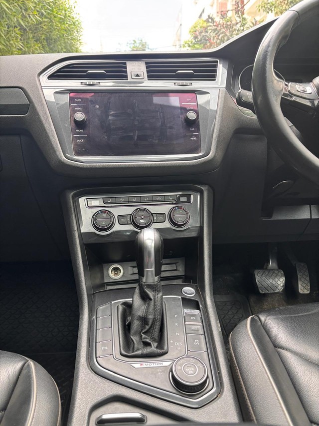 Second-hand 2017 Volkswagen Tiguan 2.0 TDI Highline for sale in Hyderabad-9
