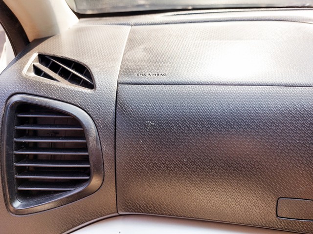 Second-hand 2018 Maruti Suzuki Vitara Brezza VDi AMT for sale in Kolkata-12