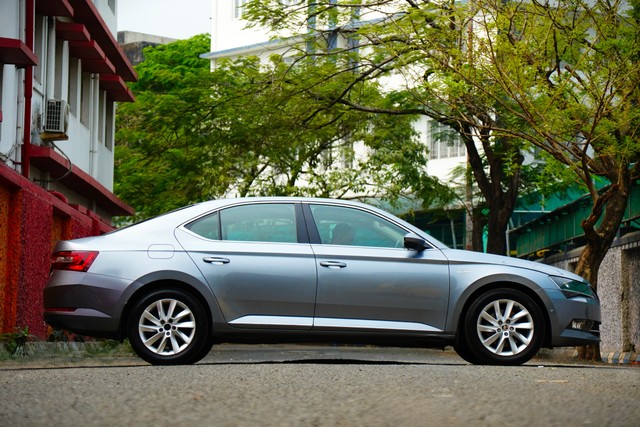 Second-hand 2019 Skoda Superb LK 1.8 TSI AT for sale in Kolkata-1