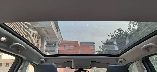 Second-hand 2018 Land Rover Discovery HSE 3.0 TD6 for sale in New Delhi-10