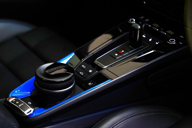 Second-hand 2024 Porsche 911 Carrera for sale in Kolkata-21