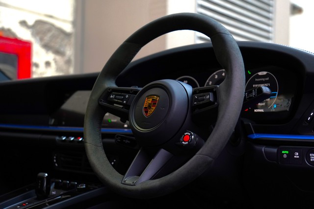 Second-hand 2024 Porsche 911 Carrera for sale in Kolkata-14