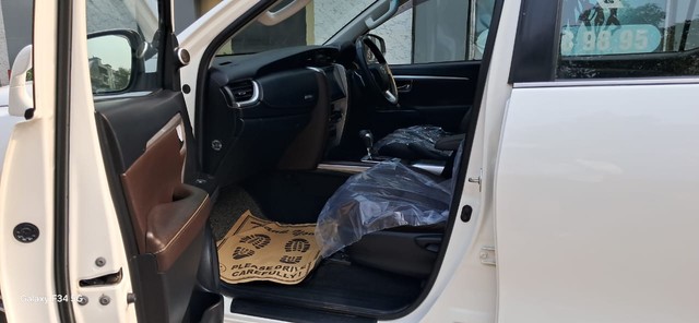 Second-hand 2018 Toyota Fortuner 2.8 2WD AT BSIV for sale in New Delhi-7