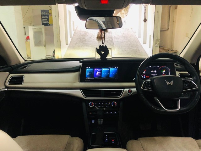 Second-hand 2022 Mahindra XUV700 AX7 Diesel AT BSVI for sale in New Delhi-10