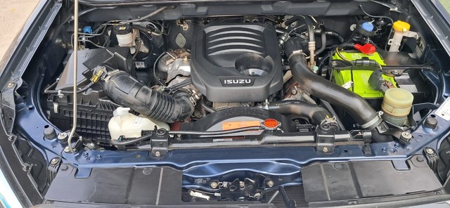 Second-hand 2021 Isuzu V-Cross 4x2 Z AT BSVI for sale in New Delhi-6