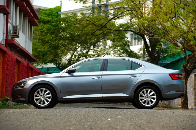 Second-hand 2019 Skoda Superb LK 1.8 TSI AT for sale in Kolkata-3