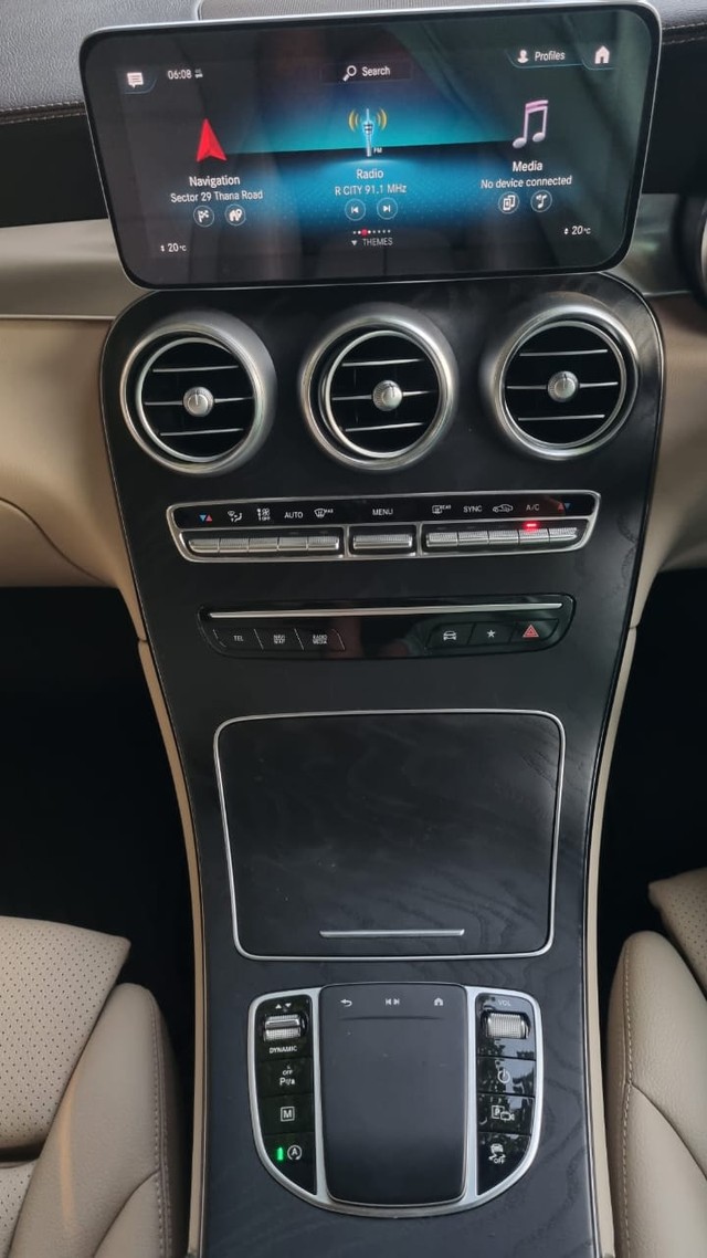 Second-hand 2022 Mercedes-Benz GLC 200 for sale in New Delhi-17