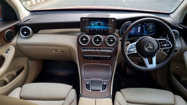 Second-hand 2021 Mercedes-Benz GLC 220d 4MATIC for sale in New Delhi-6