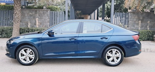 Second-hand 2021 Skoda Octavia Style for sale in New Delhi-4