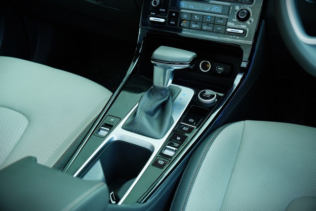 Second-hand 2024 Hyundai Creta SX (O) iVT for sale in Kolkata-9