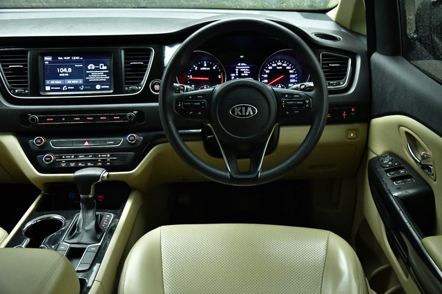 Kia Carnival Prestige 6 STR Second-hand 2020 Kia Carnival Prestige 6 STR for sale in Kolkata-16