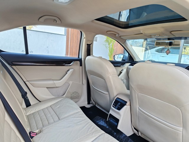 Second-hand 2014 Skoda Octavia Elegance 2.0 TDI AT for sale in Ludhiana-6