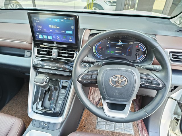 Second-hand 2025 Toyota Innova Hycross ZX(O) Hybrid for sale in Ludhiana-5