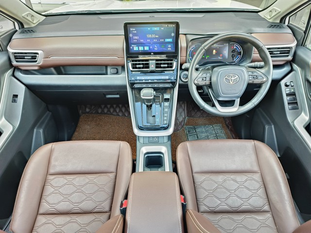 Second-hand 2025 Toyota Innova Hycross ZX(O) Hybrid for sale in Ludhiana-2