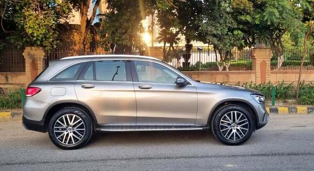 Second-hand 2022 Mercedes-Benz GLC 200 for sale in New Delhi-12