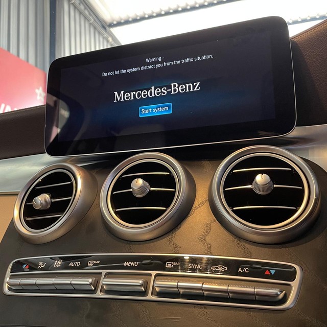 Second-hand 2022 Mercedes-Benz GLC 200 for sale in Jaipur-32