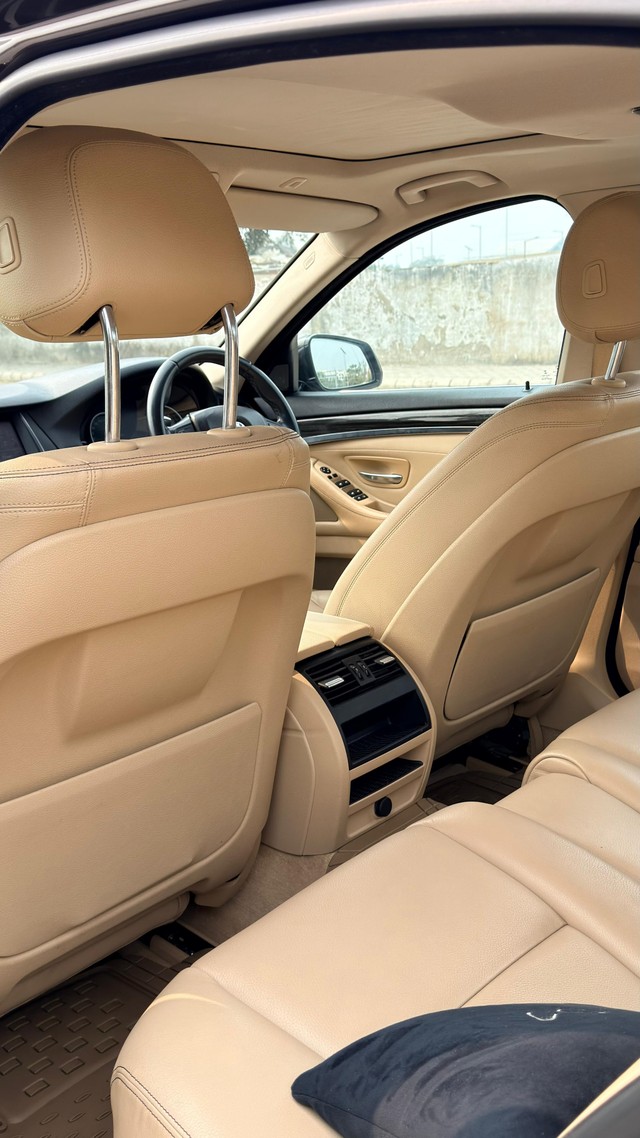 Second-hand 2016 BMW 5 Series 520d Luxury Line for sale in Lucknow-11